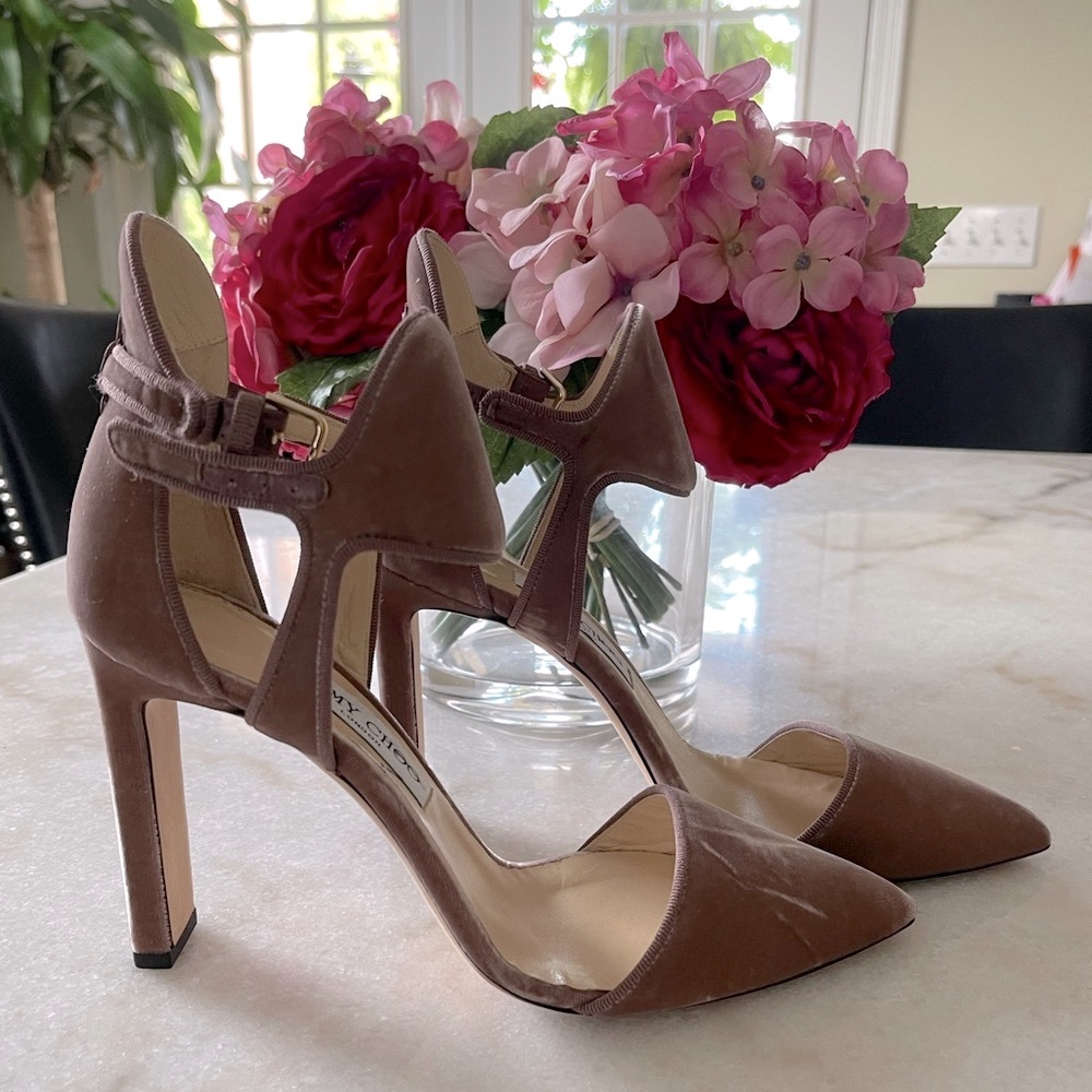 🛑 SOLD🛑 NWOT Never worn Jimmy Choo Moon Pumps 38.5